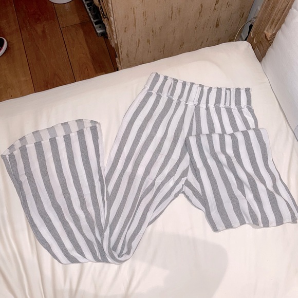 Long Striped Flowy Pants Gray and White - Picture 3 of 3